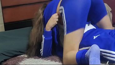 CUM INSIDE 可爱的女学生收到精液 她的 哥们儿 之后 类